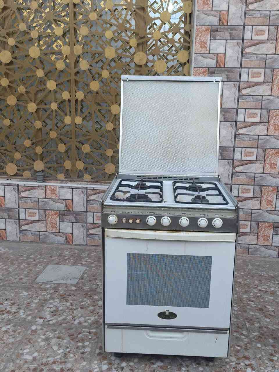 طباخ كريازي اربع عيون للبيع كله شغال حله مركز سعره ١٠٠
***********
