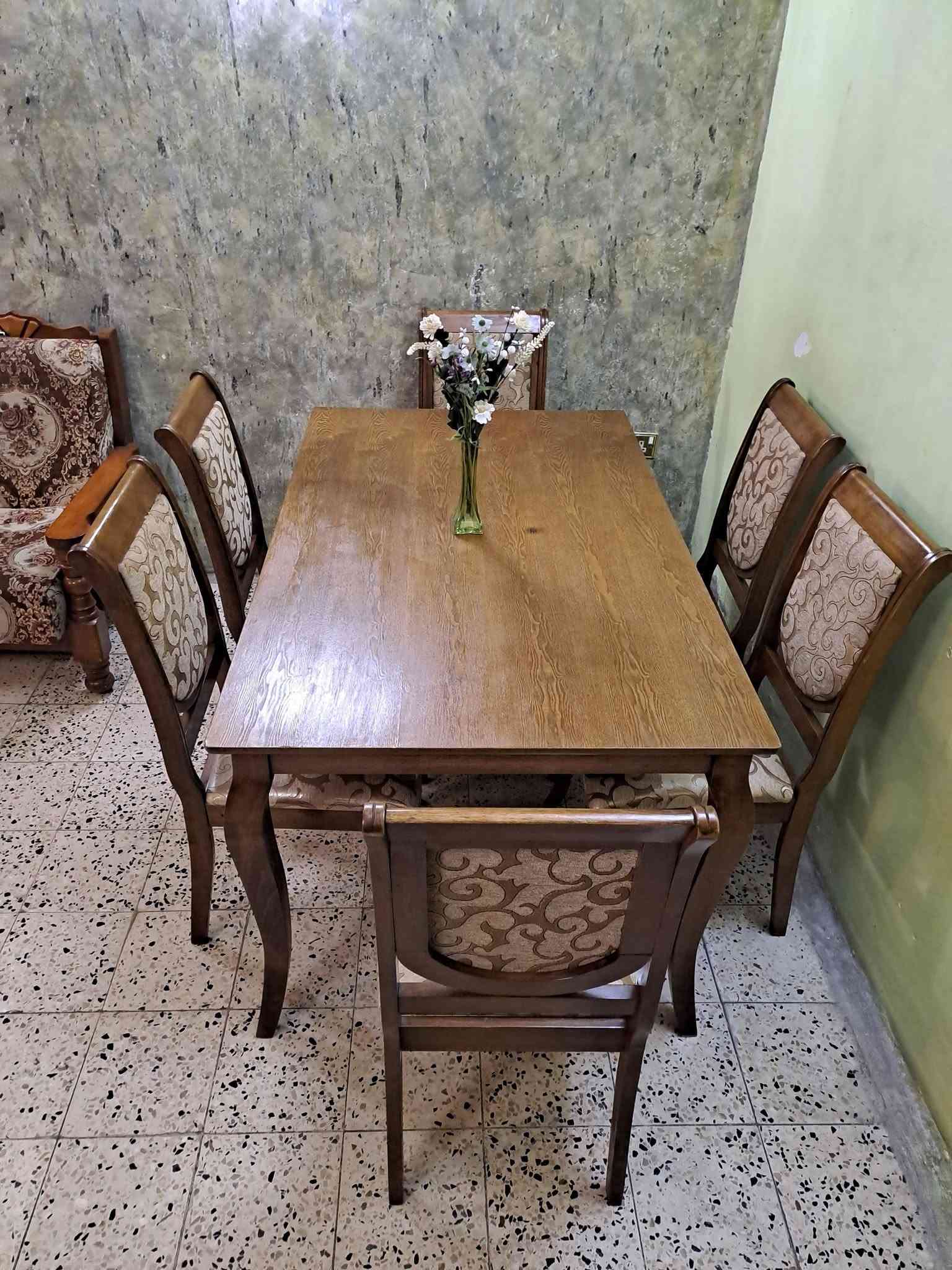 ميز طعام ٦ كراسي خشب زان (هوم سنتر) بدون اي ضرر نضيف جدا
لاتصال ***********
