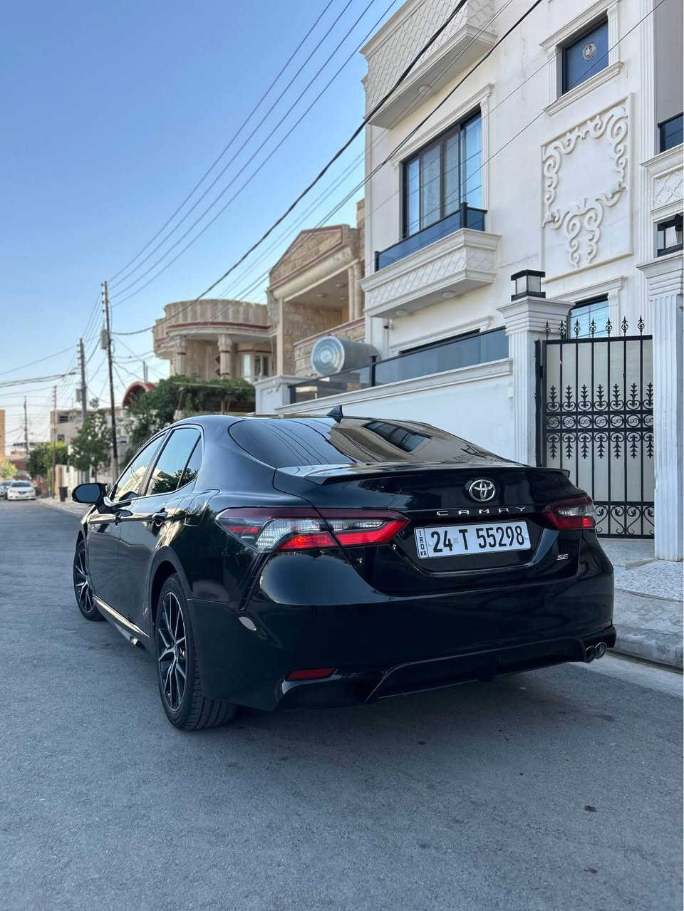 Camry se 2023 
مايل.٤٥،٠٠٠
سبغ.دو پارچةو نيف سبغن 
بي داخلي بي پةرةشوت بيش و بشتي كةبس 
بةس بةرةشوتا دوكمةكي يا بةقي و سيستم شةريكة يا بو دانايةفة  بنافي منة تحويل وكالة بشةرت جار تايرة جديد مصرفا ايك ديناري تيدا نينه 
*********** سميل, دهوك
