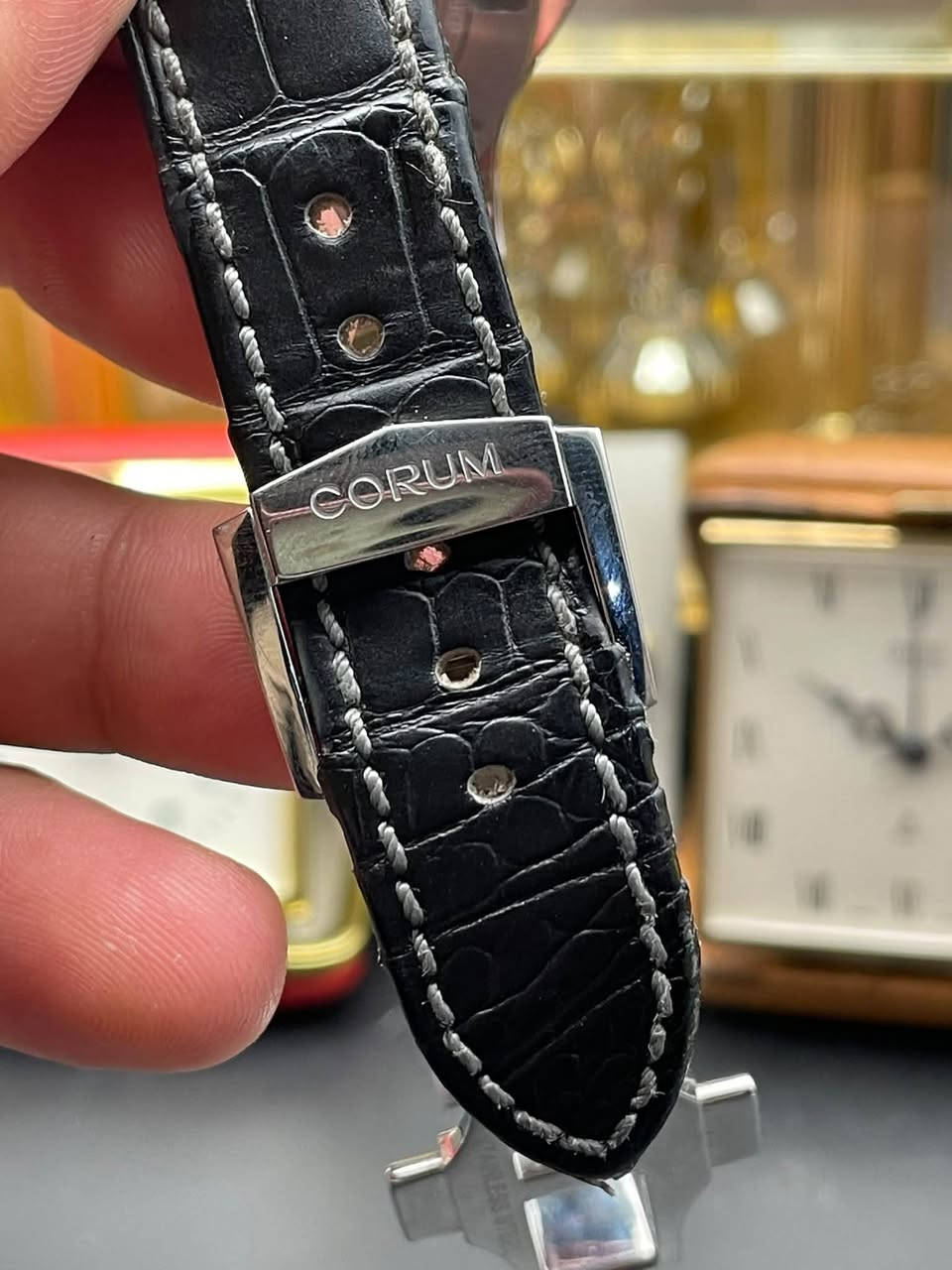 Corum

Size 42mm // مقاس ٤٢

The bag is in a very rare hexagonal shape // الكيس على شكل سداسي جداً نادرة 

للتواصل على الخاص او واتساب ***********
