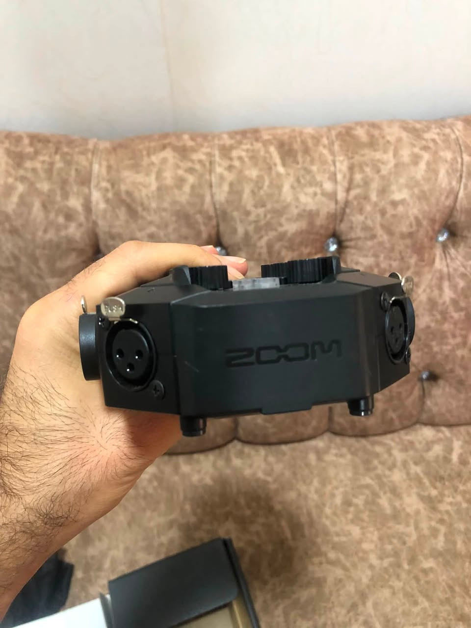 حالیا توصيل متوفر لي كل محافظات عيراق 
Zoom H8 
مستخدم قليل 
نزافة جدا 

كارتون و ملحقات موجود 

جواب فقط واتساب و مسنجر
*********** watsapp
