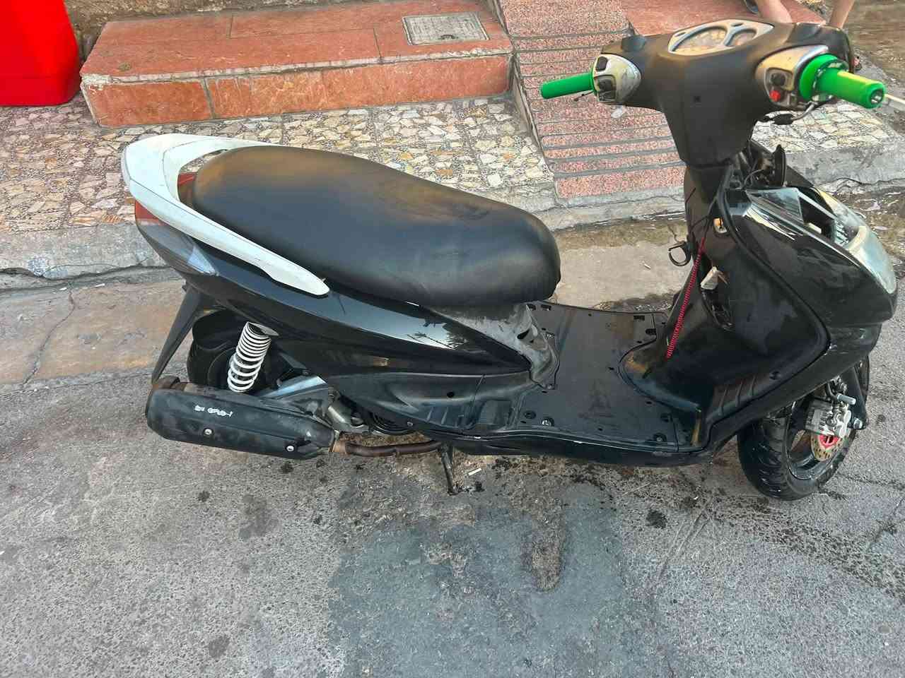 دراجه سكنس نثيه للبيع كفراته كامله مكينه خير من الله السعر 450وبيه مجال حك الجيه الرقم ***********
