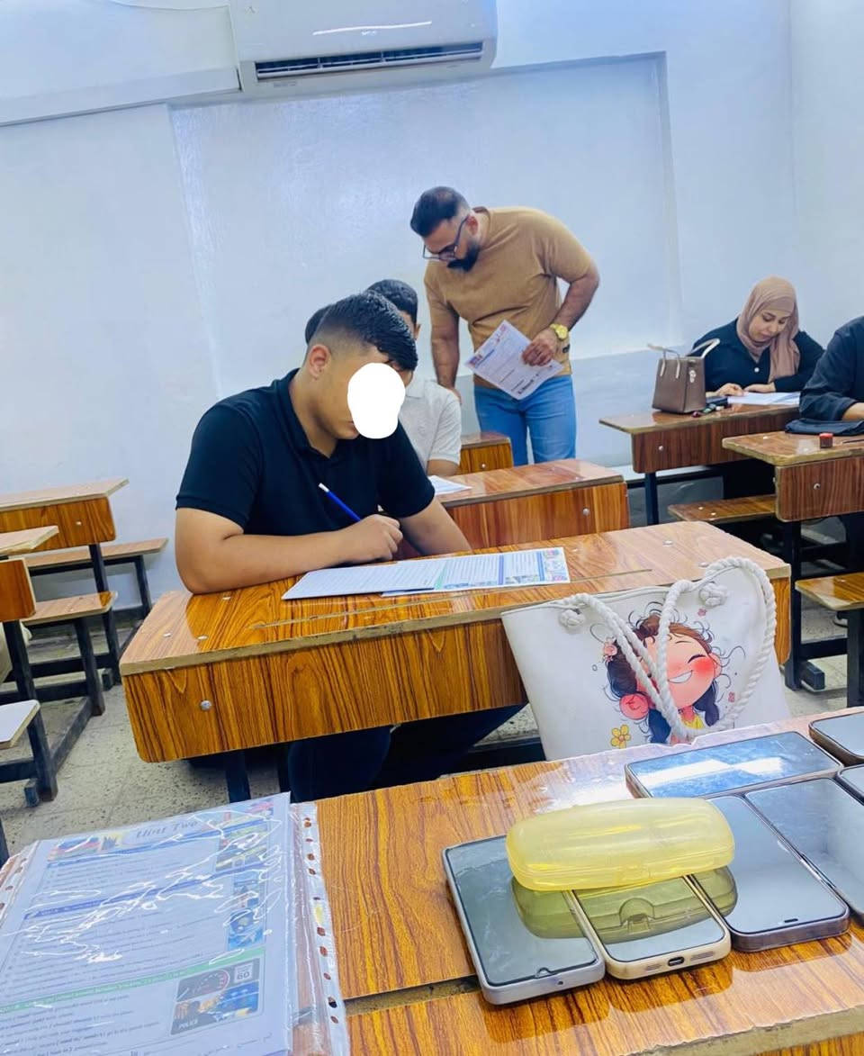 جانب من امتحانات مادة اللغة الإنكليزية
للصف السادس العلمي – دفعة ٢٠٢٧

🔥 السادس العلمي مستمرين وياكم خطوة بخطوة
الأستاذ أحمد حقي… ملك الإنكليزي 

البلديات / مقابل الإطفاء
داخل ثانوية الشهيد أحمد راضي للبنين

 ***********
***********
