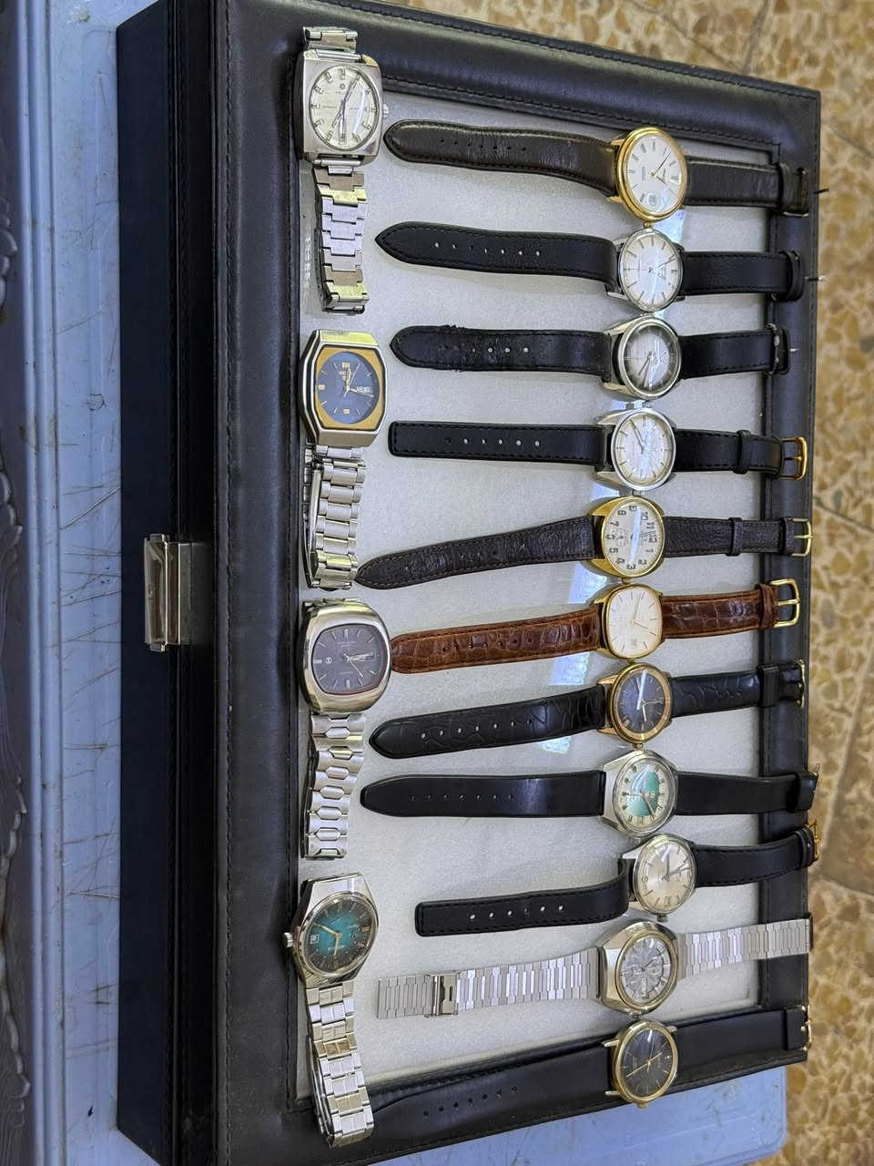 مجموعة ساعات سويسرية يابانية
اتوماتيك /نصب/بطارية
شغالين بحالة جيدة جدا 
شغل مضبوط 
نظافة الساعات عالية جدا جدا 
الاسعار مختلفة 
كل ساعة سعر 
يوجد توصيل لجميع المحافظات 
عدد الساعات 15 قطعة 
يوجد توصيل لجميع المحافظات
