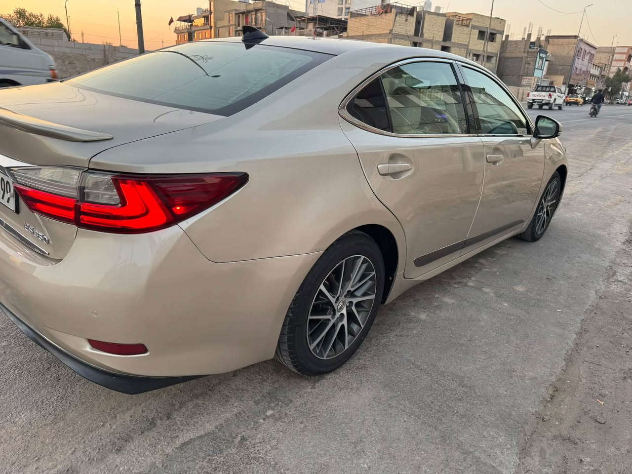 سلام عليكم
لكزز es350
2018

فول مواصفات 

وارد امريكي حادث صبغ بنيد فقط وبارد بل صندوك وجاملغ بدون ايرباك 

مكانه كربلاء 

***********

السعر180
