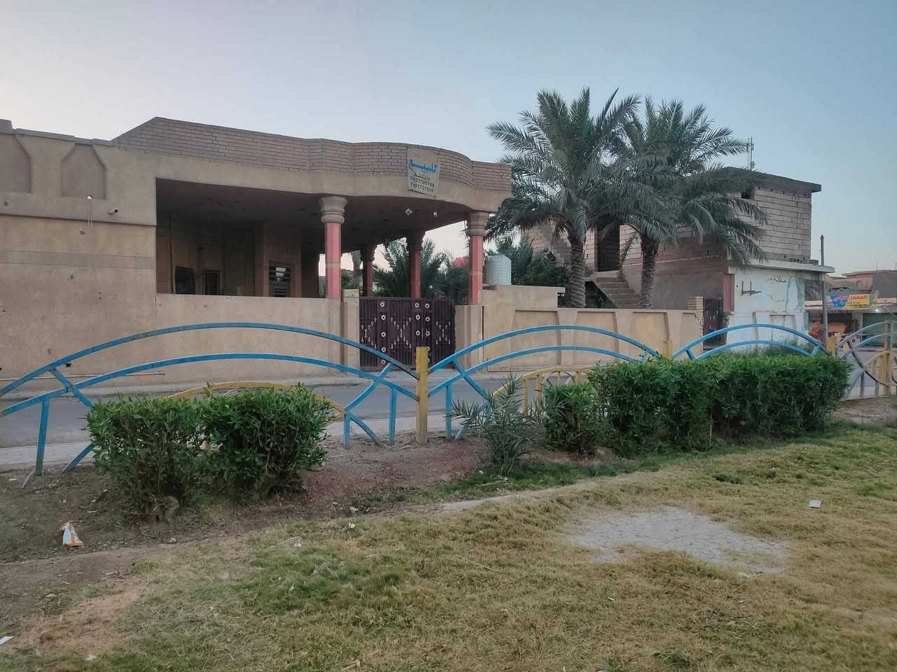 السلام عليكم
عقار للبيع/  طابو صرف موقع مميز 

مع أربعة محلات وشقه ركن مقبل المتنزه 

الموقع /مقابل أعداديه الزببديه للبنات

 البناء مسلح جاهز للسكن  المساحه 465 م

 للتواصل والاستفسار 

***********

***********

