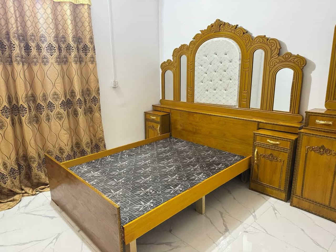 غرفه نوم ام السته باب صاج عراقي للاستفسار خاص او تصال ***********

