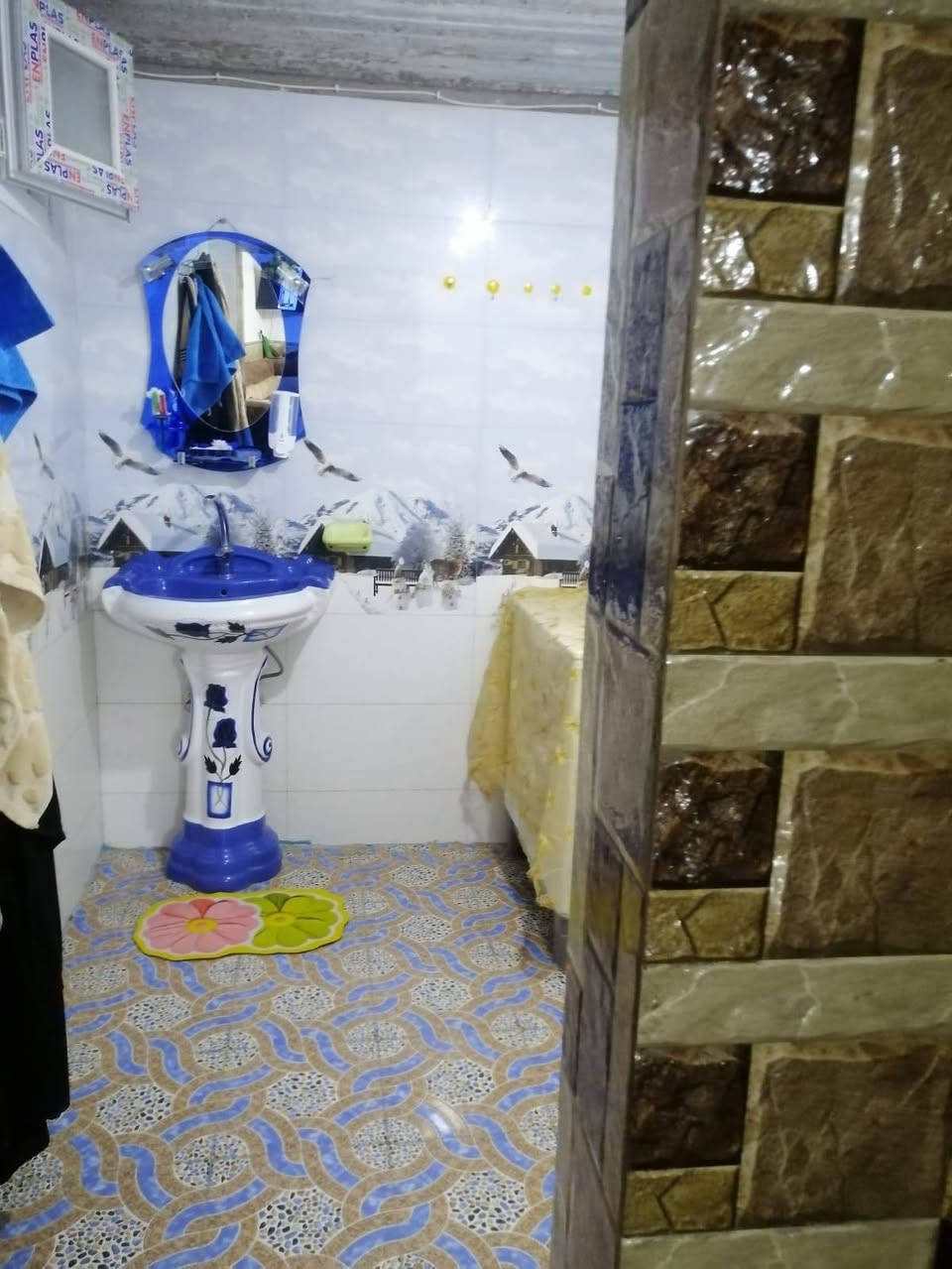 بيت للبيع في حي الصدرين قرب شارع ٨٠ مال نجف المساحه 300 متر بناء حديث يتكون من استقبال وصاله ومطبخ وغرفتين الاستفسار أكثر الاتصال على الرقم وتساب موجود *********** طابو صرف زراعي سند 25
