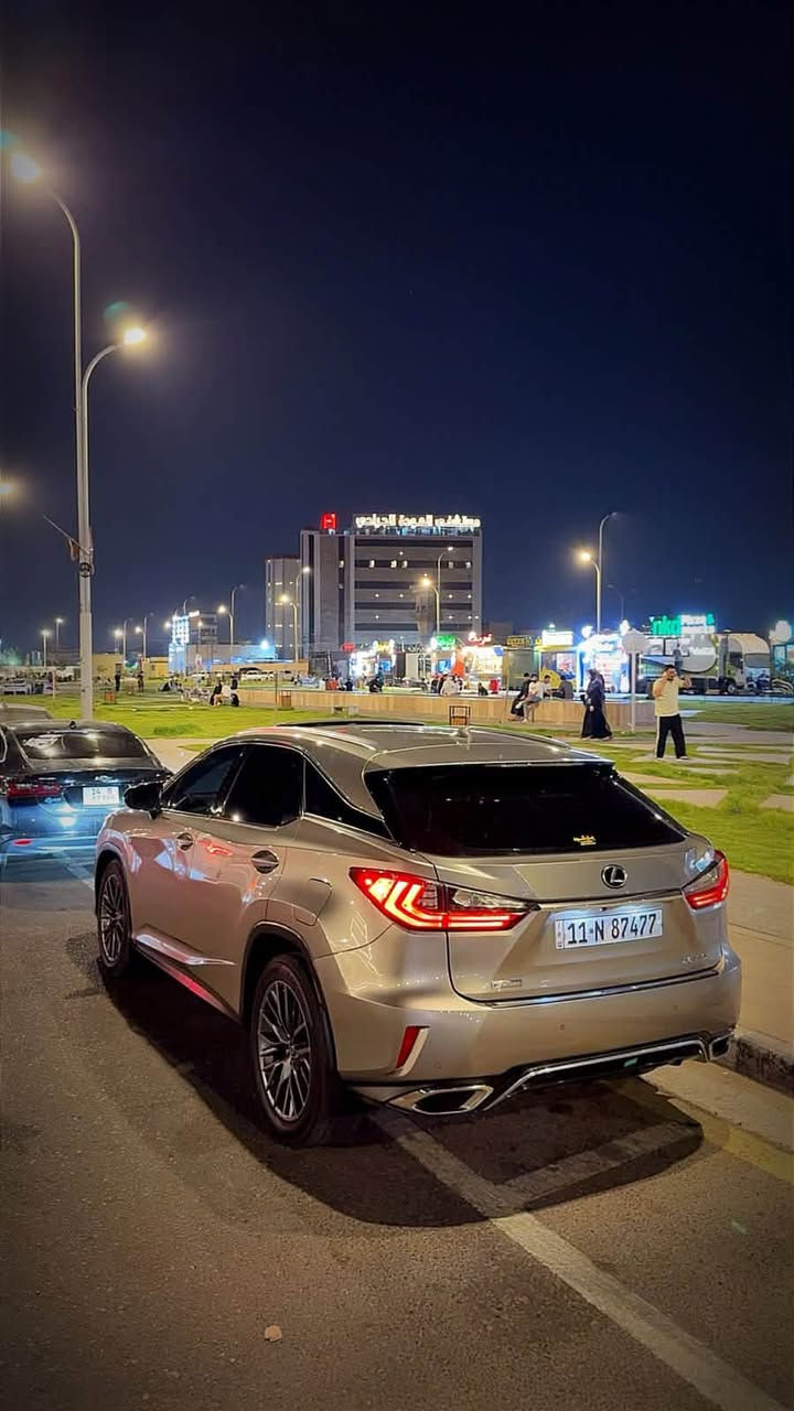 السلام عليكم لكزس RX350 F SPORT  ماشية41  الف ميل  حقيقي داخل احمر كشنات خزن ميموري تدفئة + تبريد  ستيرن تبريد صندوك كهرباء عينة دجتل اربع وضعيات قيادة  نقاط عمياء تحديد مسار رقم بغداد ب اسمي تحويل ثاني يوم سنوية ورقم جديد وارد كندي بدون قطرة صبغ بارد فقط محرك V6 3.5 تنفس طبيعي فول مواصفات للاخير فتحة رادارات نقاط عمياء 5 كامرات  شاشة جبيرة  ماوس هواي بيها مواصفات و مواصفات الـ. F سبورت معروفة مكان السيارة البصرة الحكيمية 
رقمي للاستفسار ***********
السعر : 235 و بيها مجاال بسيط
