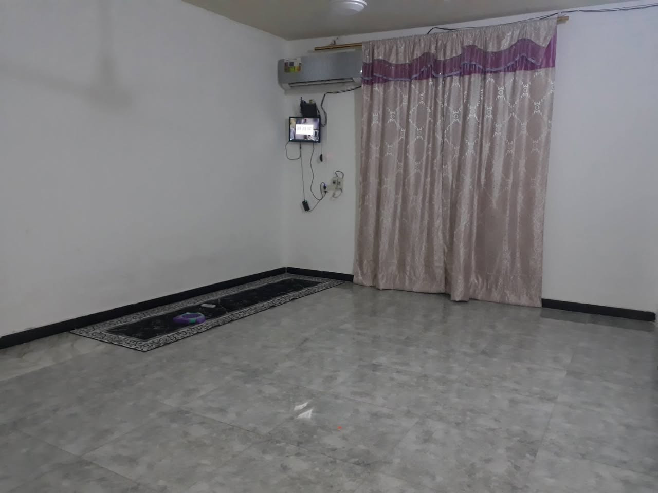 بيت مساحته 👈220م
@(غرفتين --هول--استقبال--مطبخ--صحيات--
ممرات داير البيت --السقف صب كونكريت)
#العنوان --محيزم 
2--قرب--مدرسه--حمائم--السلام
#قرب-- شارع --100

#الخدمات👇
1-كيبل ضوئي انترنت ✅
2-مي بدون ماطور✅
3-قرار تطويب ✅
4-مولد ذهبي✅

السعر 👈(38وبي مجال)
للاستفسار --مراسله --الصفحه. ***********
