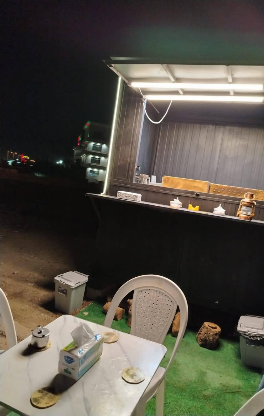 للبيع كشك كهوه وجاي جاهز من كولشي مكان فلكت مطعم داوه في سرجنال رقم صاحب الكشك اتصل لا تراسل ***********. واتساب فقط السعر 2 مليون
