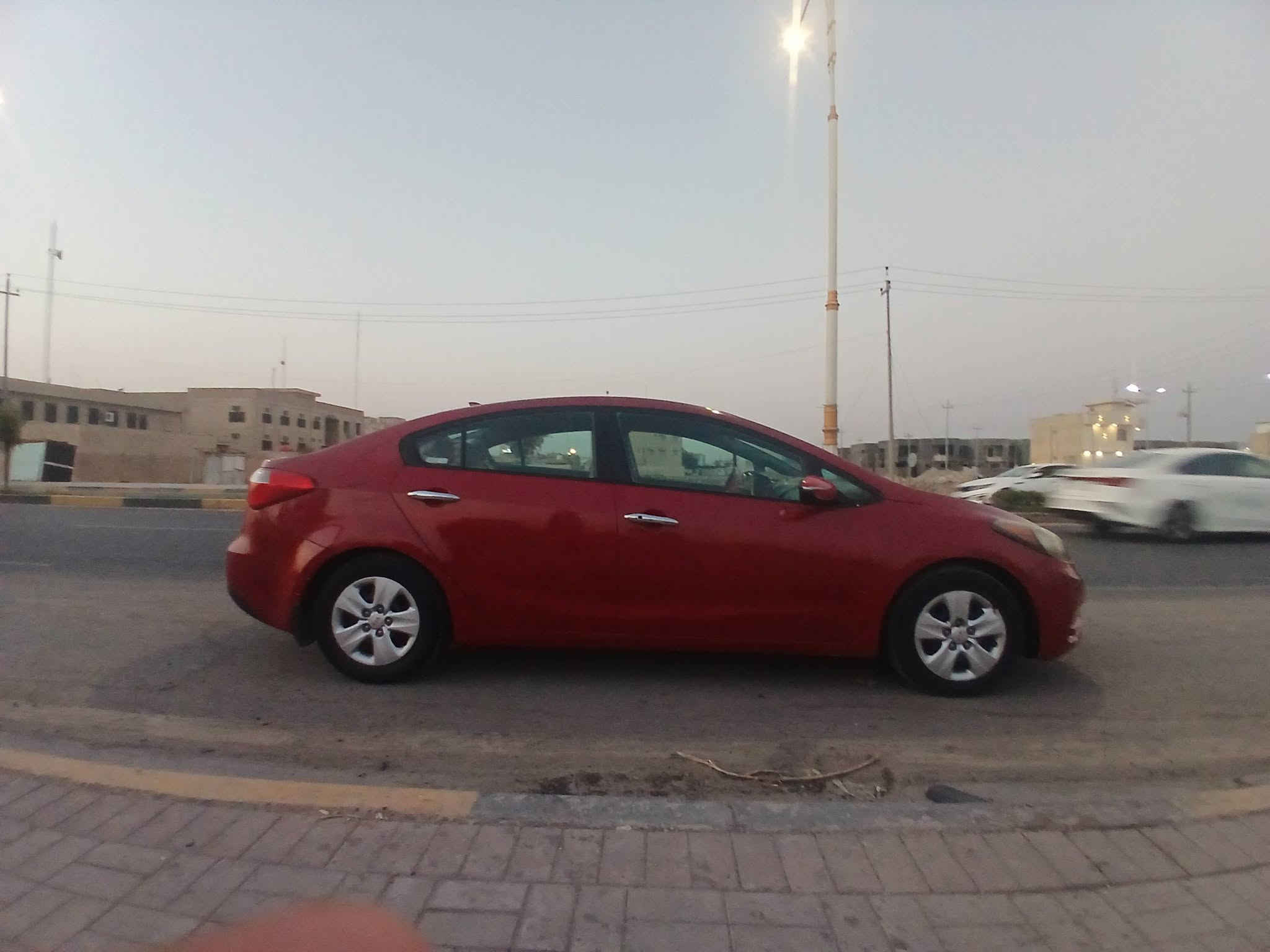 السلام عليكم كيا فورتي موديل ١٦ رقم ذي رقم ألماني جديد سنوية لحد ٢٨ الضرر فقط باب السائق  سرقة بأمريكا كير مكينة تبريد شرط  بااسمي السعر 100 وبيه مجال مركز المدينة السماوةللاستفسار الاتصال على الرقم ***********
