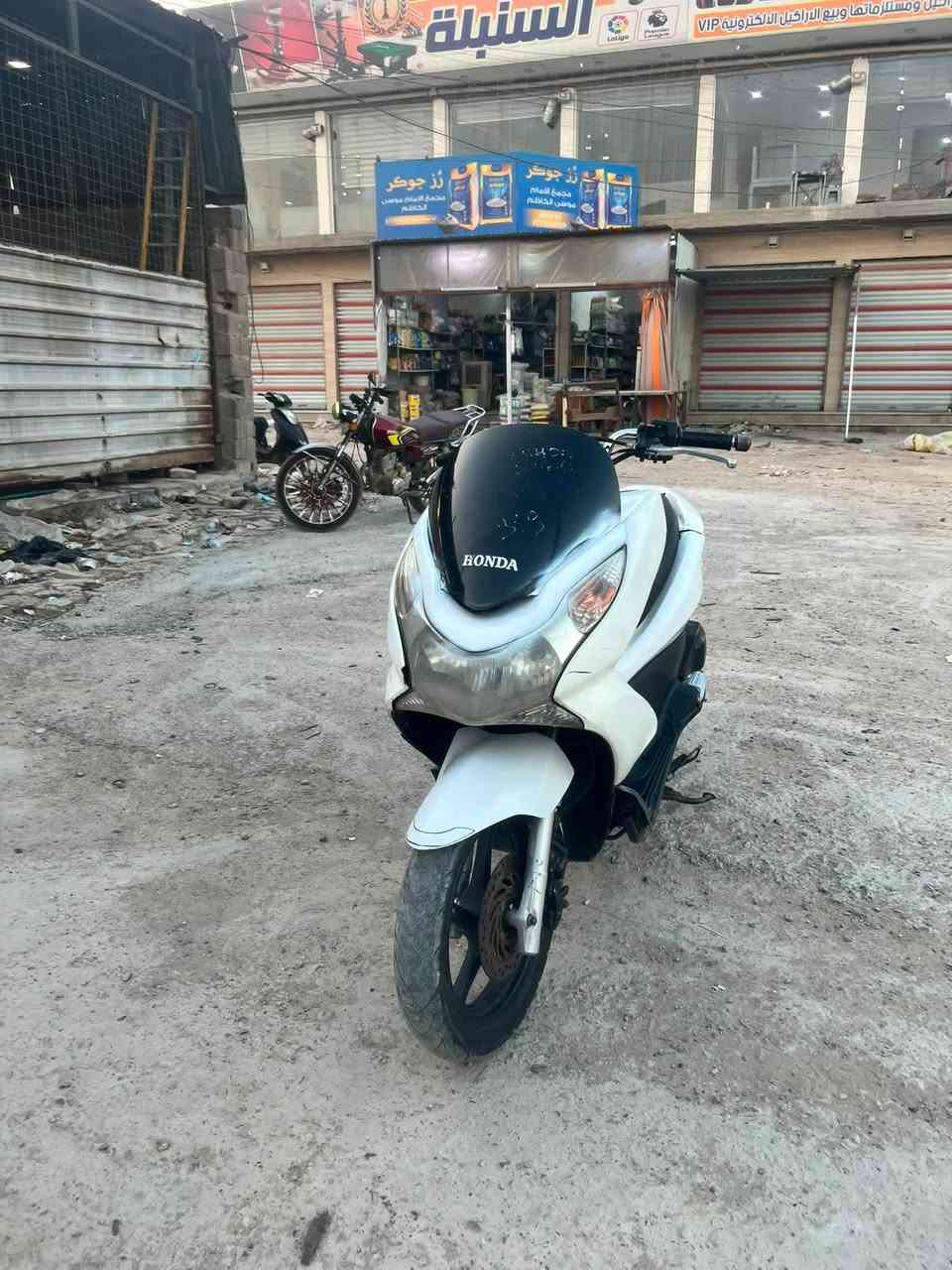 #السعر مليون و١٠٠.  تلفون. ***********
السلام عليكم pcxالجيل الأول مكينه بلادي 150 دراجه تراي حلو كهربائيات كامله وخير من الله كله مكاني البلديات
