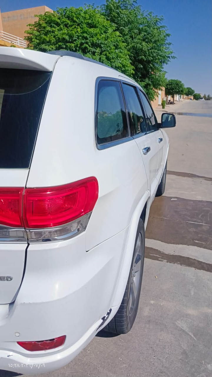 جيب جراند شيروكي ليميتد (Jeep Grand Cherokee Limited)خليجي
الرقم: بغداد )
 اللون: أبيض
 الداخلية: جلد بيج بحالة ممتازة
 المواصفات:
 فئة ليميتد (Limited)
 شاشة لمس كبيرة (نظام تسلا)
 كاميرا وحساسات
 فتحة سقف
 دواخل وكراسي معتنى بها ومغلفة
 حالة السيارة والفحص:
 فحص السونار متوفر ورسمي (فحص سيراميك برو)
 البدن والجزء العلوي والسرير الخلفي سليمة (تفاصيل الصبغ والتعديل حسب تقرير الفحص المرفق)
 السيارة جاهزة للقيادة والاستخدام
 المكان: بغداد
 السعر: [أدخل السعر المطلوب]
 للتواصل والاتصال: ***********
إذا تحب أضيف الموديل أو السعر، اذكرها لي وأحدث لك الإعلان فوراً.
