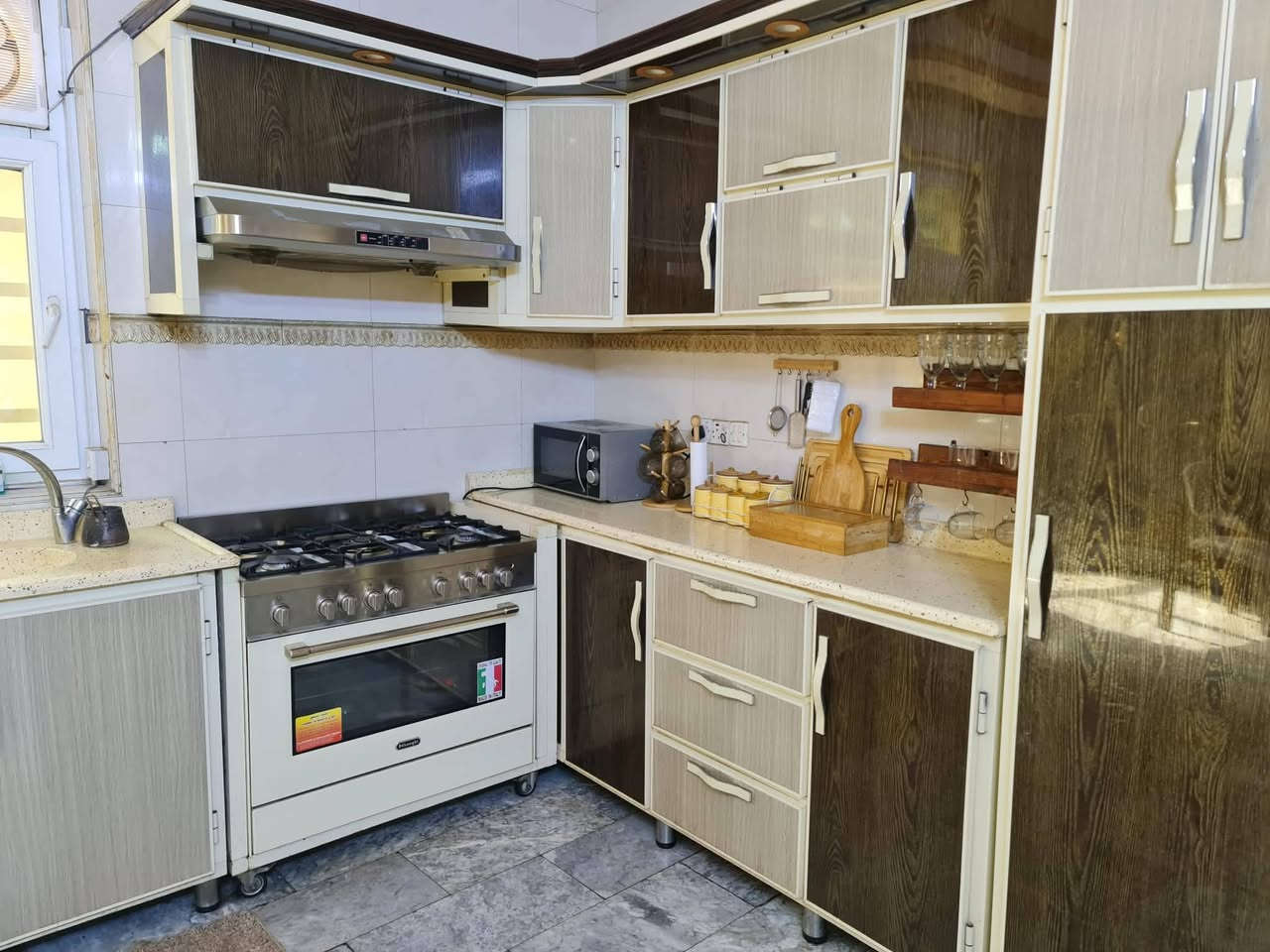 كاونتر للبيع حي الحضاره ***********
