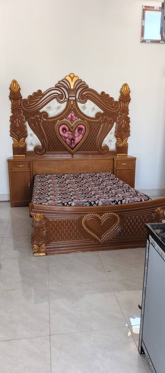 يوجد غرفه فول نضيفه الاستفسار على هاذا الرقم ***********
