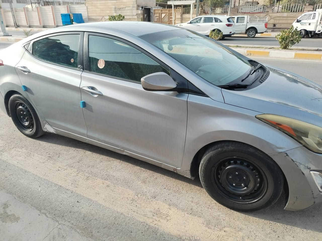 النترا 2015 امريكي محرك 2000
حادثها قبق الجنطة وبيها بابين مبدلات جهة السايق بدون حادث اثر شخوط وشرط الفحص
السيارة كير ومحرك جديد شرط كفالة لاتنقيص ولاتبخير 
حدادية جاهزة خير من الله
كهربائيات كلها شغالة التبريد شغال
هزة جديدة وارقام انكليزي وباسمي اداورلك ثاني يوم 
سيارة كاملة ربع ماتخسر عليها 
السعر 90 وبيها مجال 
***********
