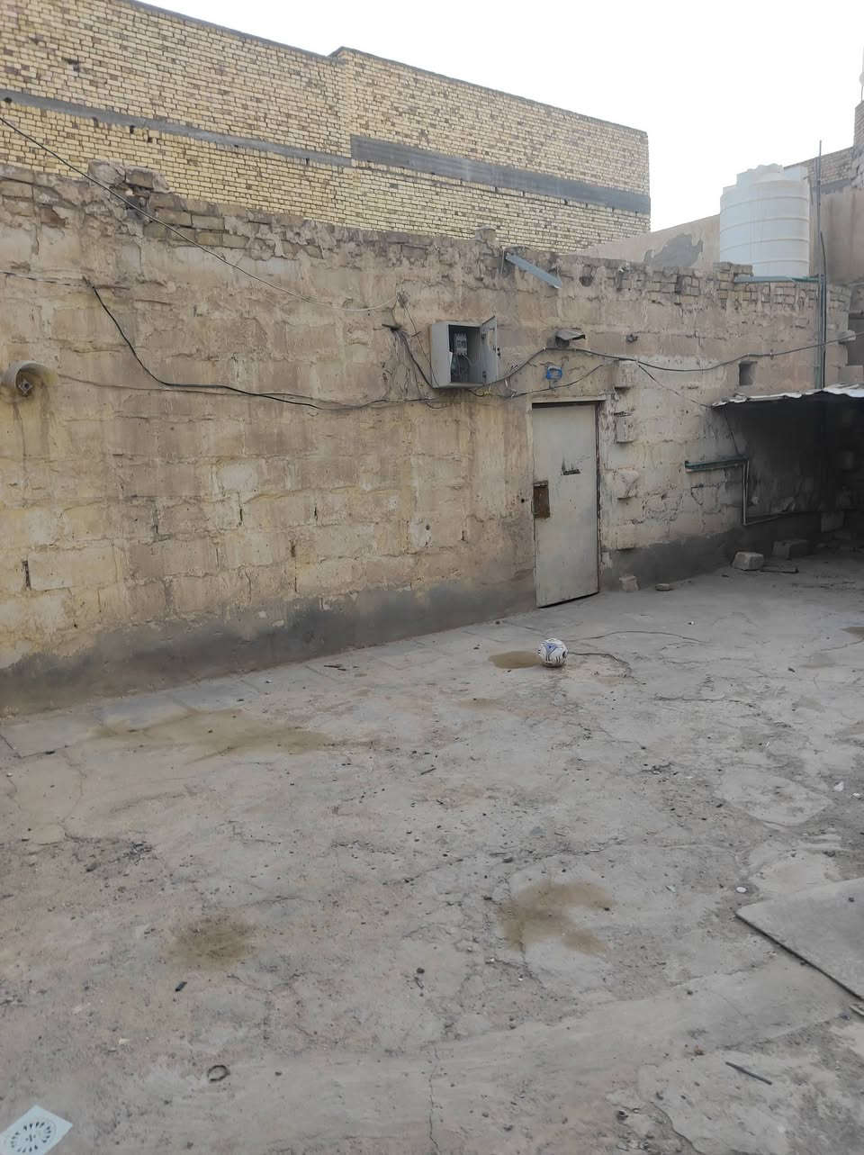 قطعة طابو صرف مساحة 250 م واقع حال فيها بيت قديم،  في حي البشائر اول فرع بالمنطقة كامل خدمات تبليط ماء مجاري  للاستفسار *********** //سعر 170
