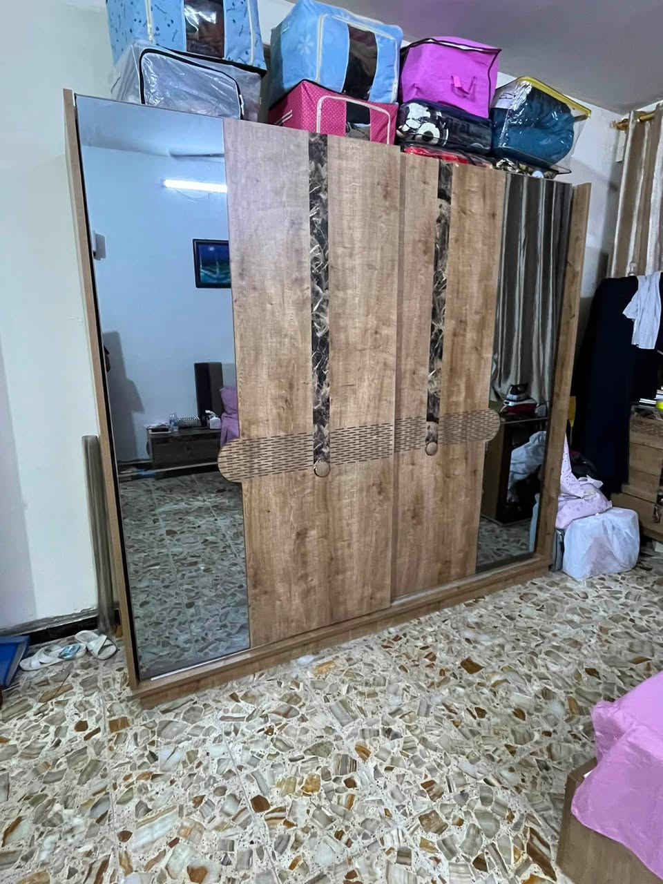 غرفة نوم تركي تحتوي على سبع قطع سعره ٨٥٠ وبيه مجال ***********
