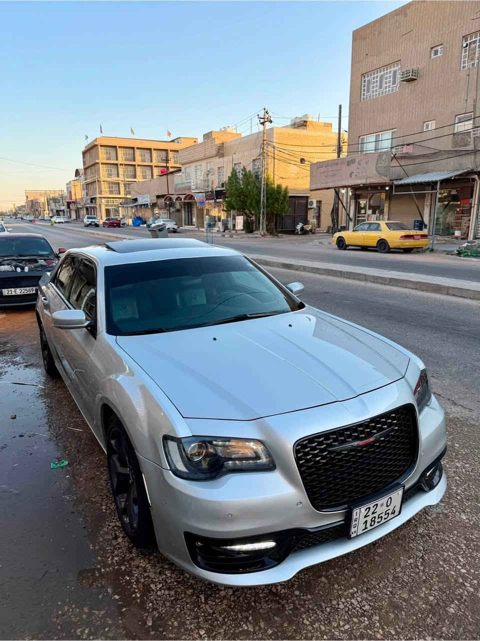 سلام عليكم
كرايسلر 300s مديل 2023 لاست كول 
 تو ويل رقم اربيل 
مكينه 6 سلندر 3600
السياره كلش نضيفة وماشيه 71 الف ميل
فول مواصفات بنوراما
حساسات امامي وخلفي
رادار جانبي نقطة عمياء 
كشنات جلد حظن 
حادث كلش خفيف وسطحي 
 ربع جاملغ وشويه من البنيد
بدون دواخل راديترات اصليه 
مكان السيارة النجف
للاستفسار اتصل على الرقم او تراسلني وتساب 
***********
