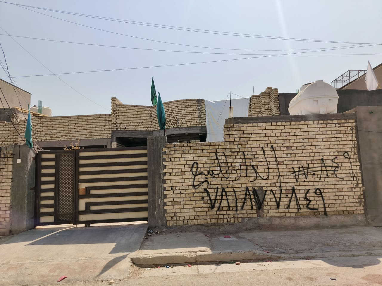 السلام عليكم دار للبيع بناء حديث
جسر ديالى شارع محمد الجواد أول فرع طابو صرف عليهه سكان يتحول للمشتري للاستفسار *********** اتصال +وات ساب
