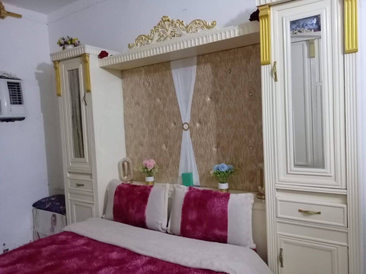 سلام عليكم غرفة لبيع مستعملة شي غليل ولخشب عراقي وتصميم تركي السعر مليونين بيهة مجال تواصل على رقم ***********
