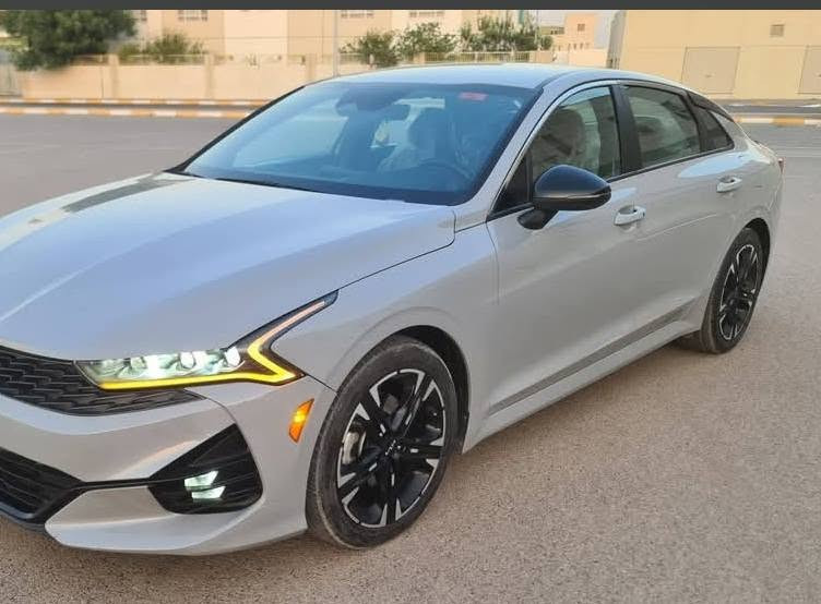 🚗 للبيع | KIA K5 GT-Line موديل 2023

سيارة نظيفة جداً وبحالة ممتازة، رقم معوقين واسط، وكالة عامة ومطلقة.

🔹 المواصفات:

- محرك 1600 تيربو
- GT-Line فول رادارات
- اللون: سمنتي مع سقف أسود بانوراما
- ممشى: 35 ألف كم
- بانوراما
- بصمة وتشغيل عن بُعد
- شحن هاتف لاسلكي
- Auto Hold
- هاند بريك إلكتروني
- قيادة ذاتية على الخطوط السريعة
- مثبت سرعة
- نظام ملاحة (خرائط)
- شاشة كبيرة + شاشة معلومات أعطال
- كاميرا 360°
- رادارات أمامية وجانبية
- مراقبة النقطة العمياء
- رادار الخطوط البيضاء
- أوتو بريك
- حساسات إطارات
- ABS + مانع انزلاق
- إشارات بالمرايا
- كشافات أمامية
- مصابيح LED + زينون
- مصابيح خلفية وضباب LED
- ويلات كروم لونين
- مقاعد جلد أحمر
- مقعد السائق كهربائي
- ستيرن D مع تحكم كامل
- أوضاع القيادة: Eco / Normal / Sport / Smart
- Android Auto لاسلكي
- Bluetooth + USB + AUX
- كير أوتوماتيك مع تعشيق يدوي

📌 ملاحظة بكل أمانة:
حادثة خفيفة جداً بالبك لايت جهة اليمين، وقطعة واحدة (قبق الجنطة) فقط، إصلاح سطحي ولم يصل الضرر إلى أي جزء رئيسي من السيارة.

💰 السعر: 170 $  قابل للتفاوض 

للاستفسار والمعاينة مركز محافظة الكوت  التواصل على الخاص ***********
