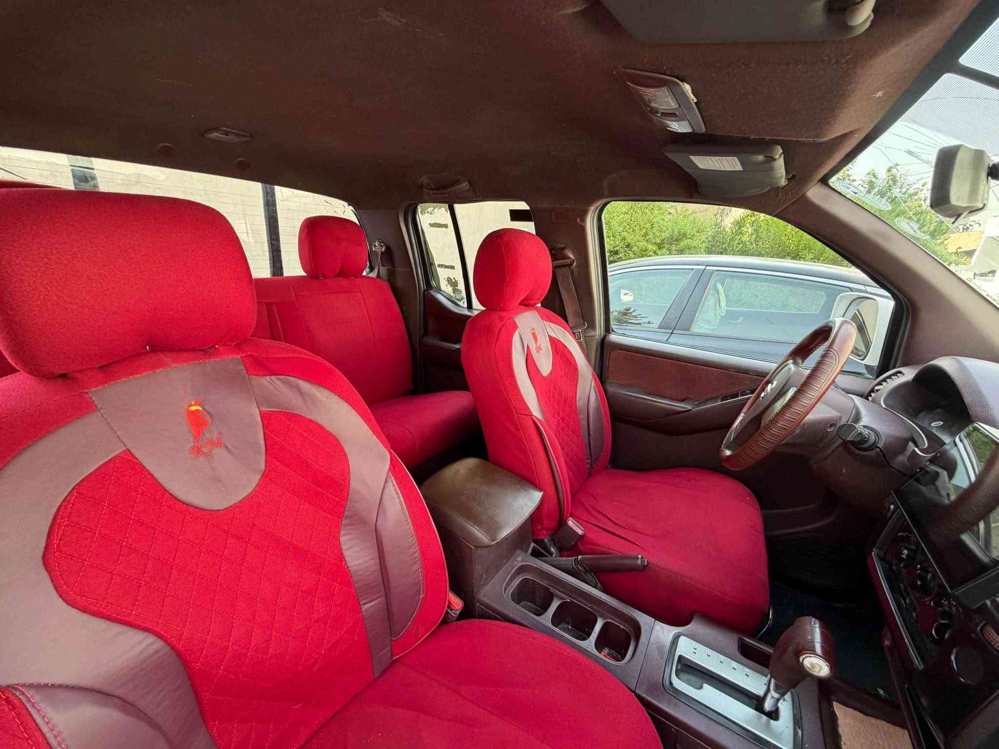 Nissan navara 
مۆدیل ٢٠٠٩ 
بێ بۆیاخە سەیارەکە بەس هەندەک شوخت و ساردی هەیە 
تۆماتیک تەبرید ناو سۆر جام کارەبای 
غاز و بەنزین 
تەحویل بەشەرت حەدادی مەزبوتە 
گێر و مەکینە و کارەبایەتی هەموی بەشەرتە  
نرخی ٩٠ وەرەقەیە و مەجالێکی کەمی تێدایە 
ناونیشان هەولێر 
*********** أربيل, العراق
