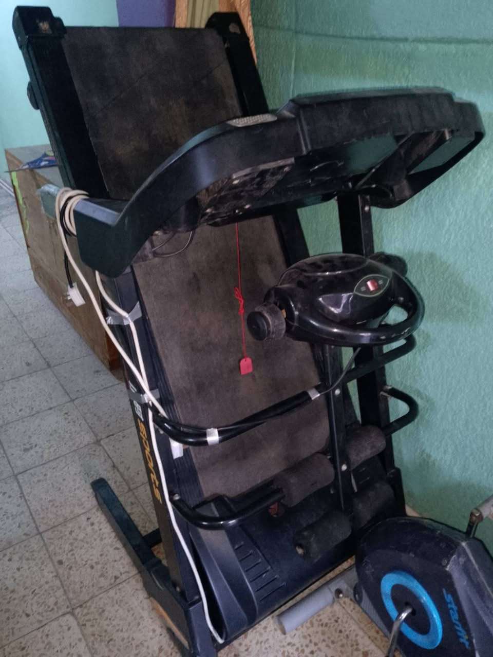 جهاز جري للبيع بي عطل بسيط بشتغل ثواني ويفصل السعر ١٢٥ وبي مجال ....بغداد مدينة الصدر ..موبايل ***********
