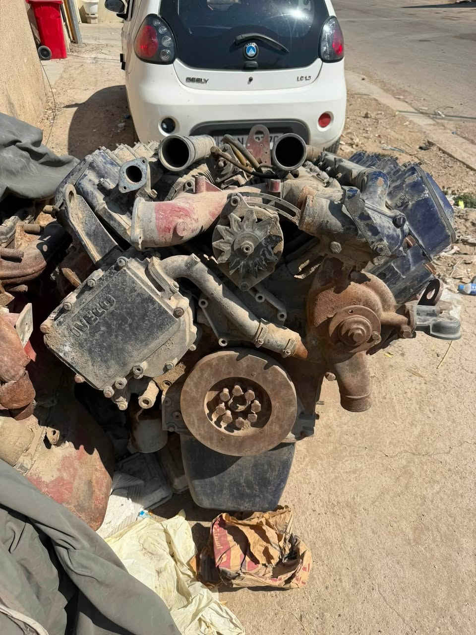 مكينه افيكو ثمانيه سلندر دبل سوبر للبيع بيها نفخ وياها سلف وبم وداينمو وسوبراتها وشبجه الكاز سعر 15ورقه وبيها مجال ***********
