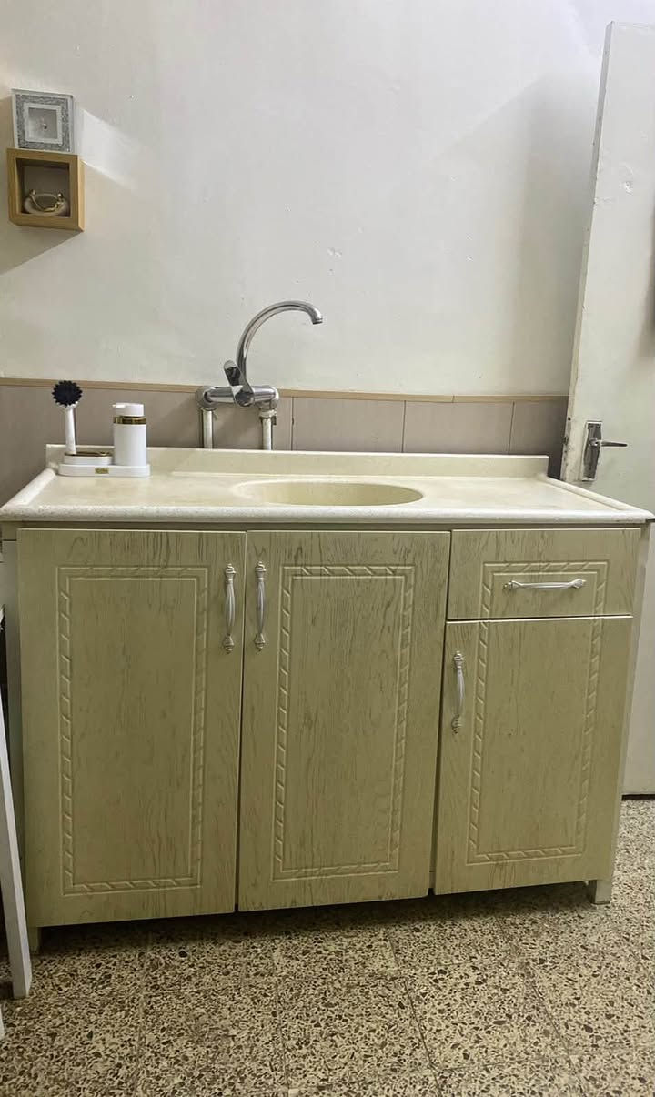 غراض مسعمله قليل للبيع رقم الهاتف ***********
