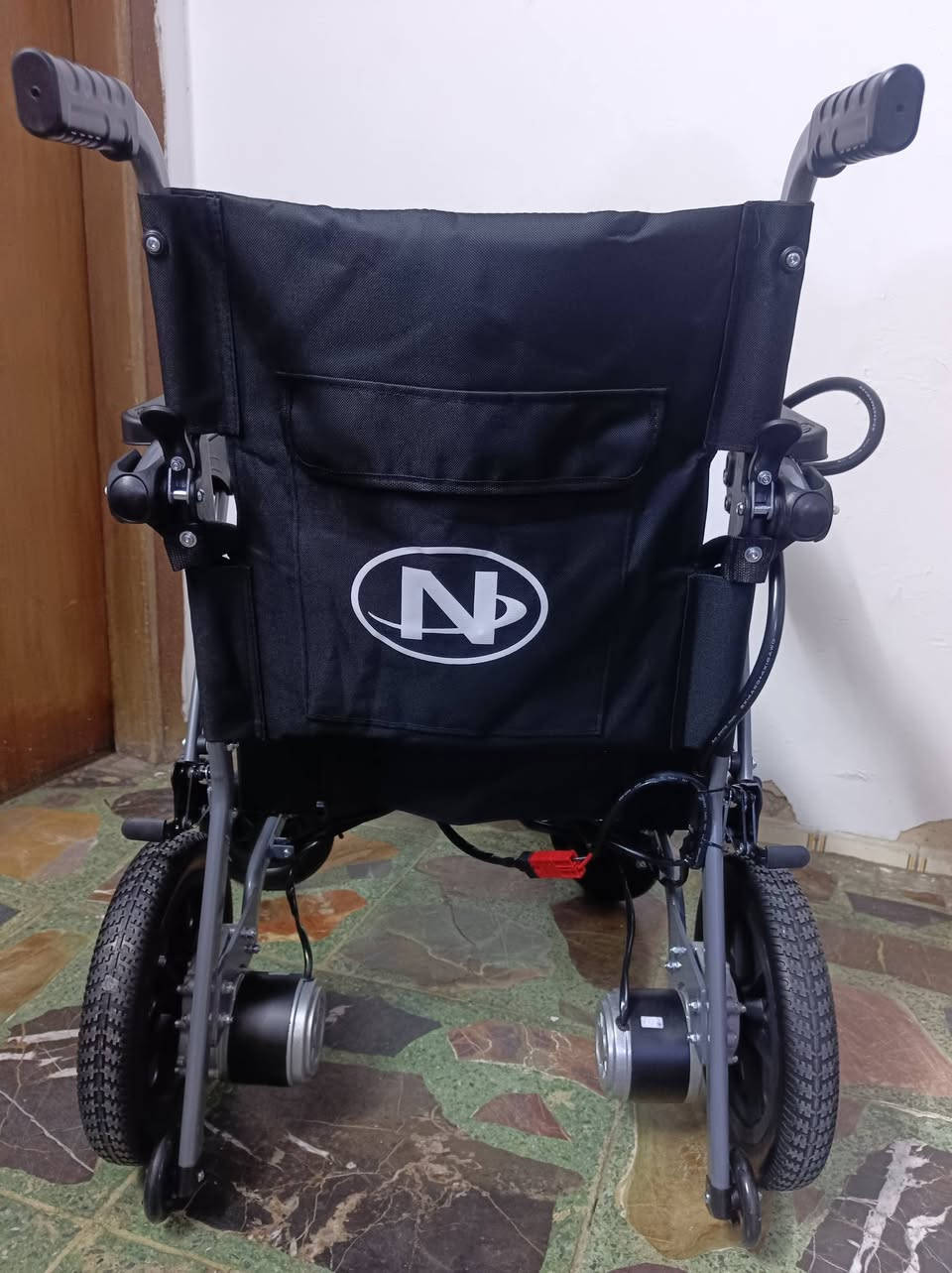 ♿ كرسي متحرك كهربائي للبيع — جديد غير مستخدم
🔹 الحالة: جديد، غير مستخدم
🔹 يعمل بالكهرباء والبطارية
🔹 قابل للطي وسهل النقل
🔹 مزود بمحركين كهربائيين
🔹 نظيف كما موضح في الصور
📍 الموقع: بغداد
📞 للاستفسار: ***********
