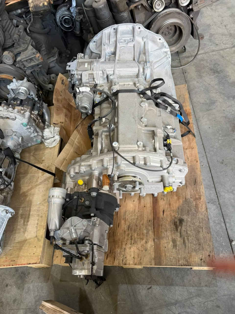 الان موجود گيرات باص جديد 
حجم 210. 250 
العنوان اربيل صناعه الشمالي 
كراج محمد حجي سمير كركوكي 
للاستفسار اتصل على الرقم 
009647734830303
009647701326202

New bus gearboxes are now available.
Sizes: 210 and 250.
Location: Erbil, Al-Sina'a Al-Shamali (Northern Industrial Area).
Mohammed Haji Samir Kirkuki Garage.
For inquiries, please call:
009647734830303
009647701326202
