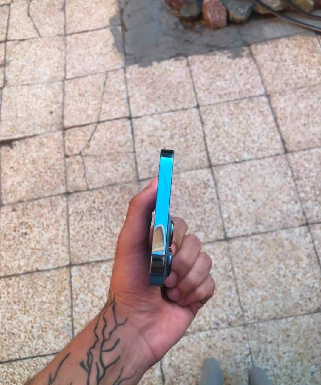 أسلام عليكم عندي ١٢برو مكس مكفول ما مفتوح ذ٢٥٦ فقط بطاريه ٦٦رايده ١٥٠وتساب‏‪***********او خاص
