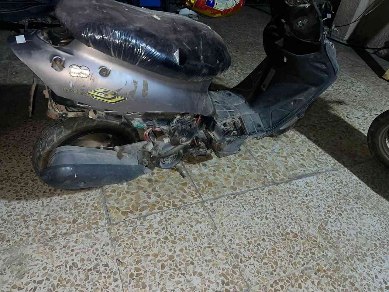 دراجه بيجي للبيع كفراتها كامله ماعدا الدشبول لدراجه طافيه مادري ليش ماتشتغل ابيع كوم حديد سعرها 75 الف مكاني. دولعي 
***********
