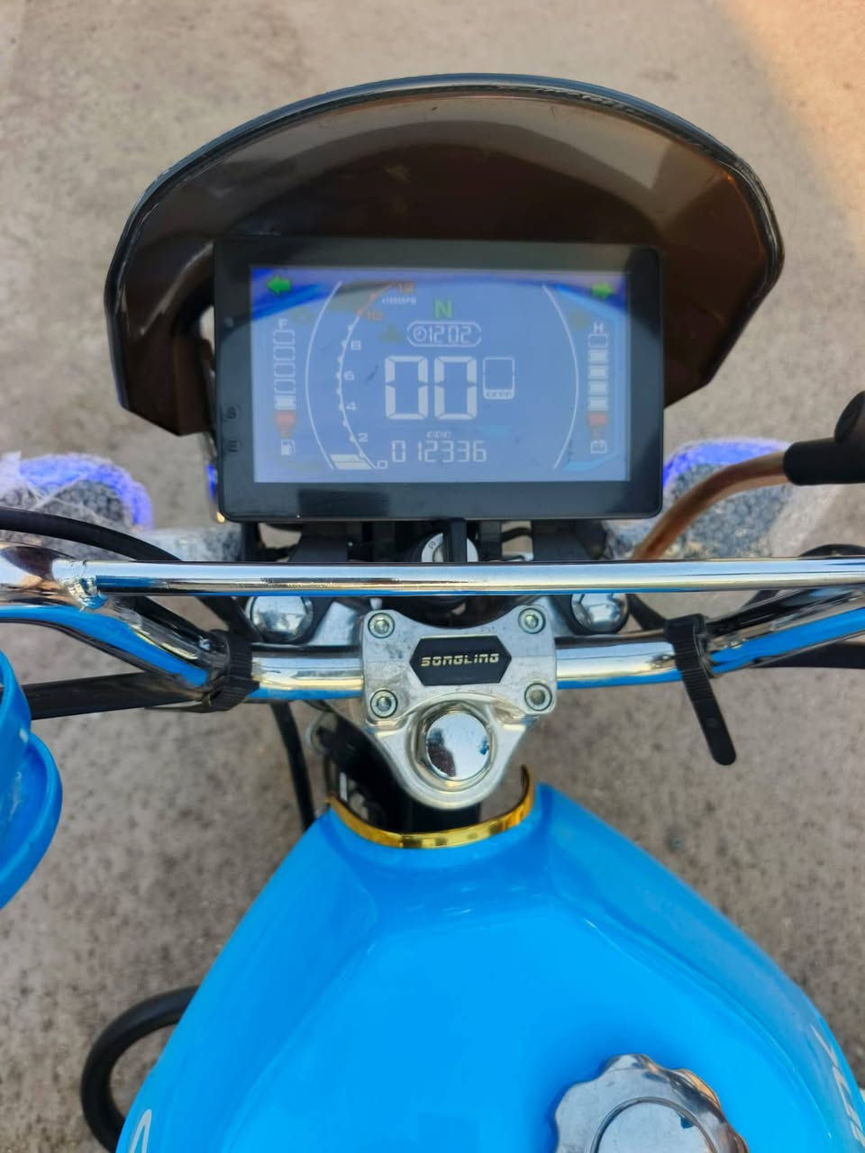 سونك 26 محرك 200 cc مكفولة كفاله عامه ماشيه 12 الف كامله هيه وراقهه
ومابيهه اي نقص وكلشي شغال بيهه العنوان بغداد البياع 
*********** السعر 950 وبيهه مجال بصيط
