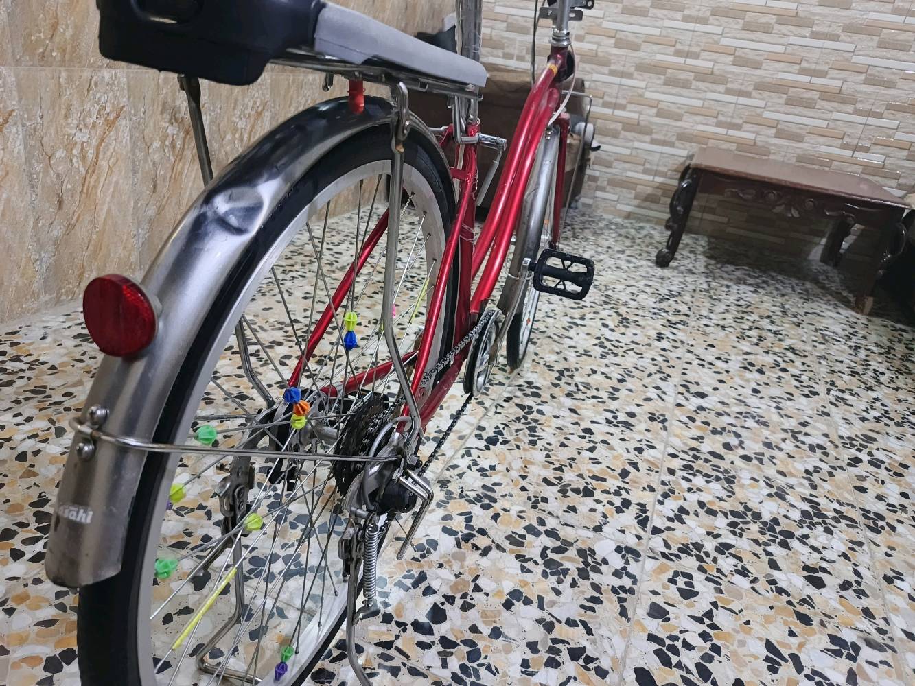 بايسكل بناتي بطه حجم26 نضيف شغال عوزه دسكات اماميه وسيم واير للخلفي هورن مئسس وكامل بايسكل من شتريته لحد الان يمكن طالع بي بس شهرين وتاركه لين عندي شغل مكاني بغداد مدينت الصدر حي الكوفه قرب مولدت ابو نور لل استفسار *********** واتساب