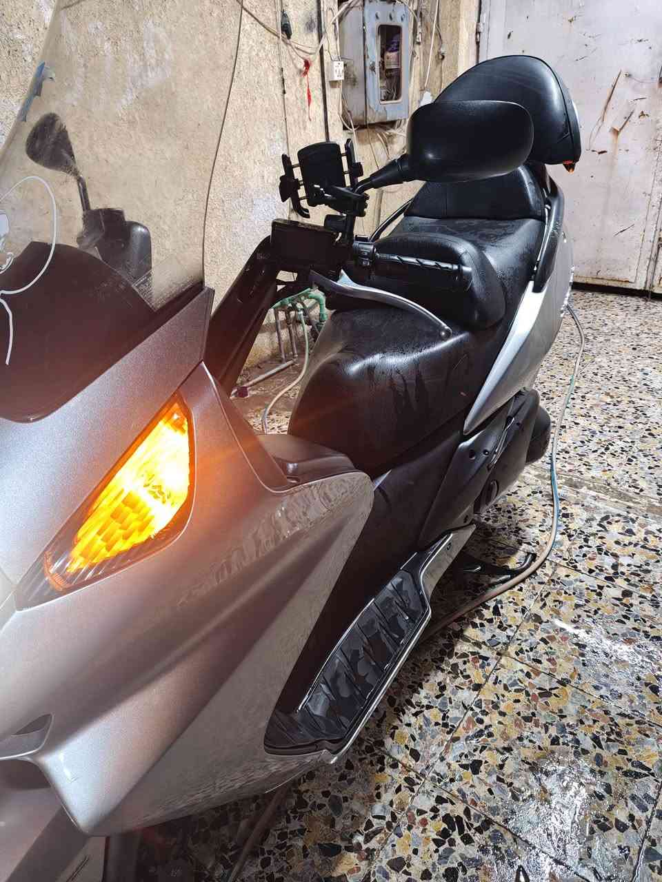 سلفر ونج 400 cc
دراجه مكفوله
مرقم بغداد 
ما ناقصهة اي شي 
مكينه عله وضع الشركه 
كهربائيات كلهة شغاله 
اوفر 
دشبول نفخ 
السعر شراي خابرني وتدلل 
مكان بغداد الدوره 
هـ ***********
