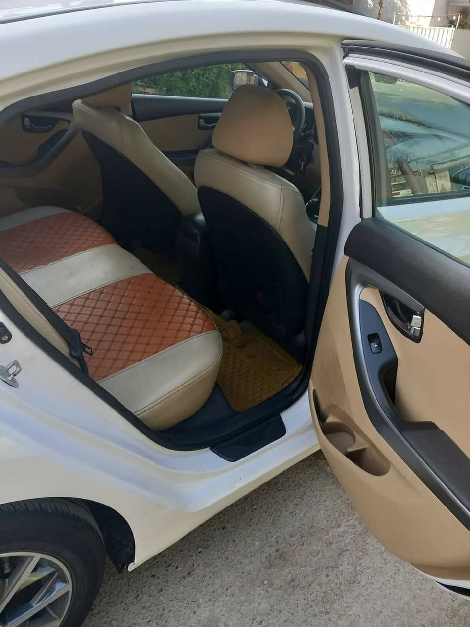 هونداي النترا خليجي موديل ٢٠١٤ Gls سيارة جهازة ما بيها اي نقص ..مكينة خير من الله  لا تبخير و لا تنقيص رقم بغداد و السيارة باسمي و التحويل مباشر محرك ١٨٠٠ فتحة و شاشة جبيرة تحكم ستيرن جهتين ميري شفط فول مواصفات ما عدا البصمة  بيها صبغ اسفل باب السايق و الباب الي خلفه و الجاملوغ الامامي الايسر بدون دواخل مكان السيارة بغداد العبيدي السعر ١١٥ و بيها مجال للشراي 
***********
