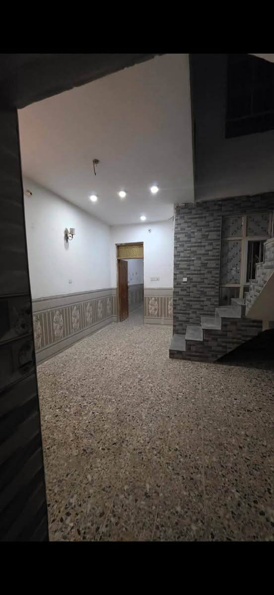 عرض 310
بيت 100 متر  طابقين للايجار ⭐⭐⭐ 
حي النداء قرب شارع المجمعات قرب  انشائيه العنزي 🏦🏦💥
بي 3 غرف وصالتين ومطبخ واستقبال وتخاريج ⭐ ⭐ 
سعر  الايجار  350  مقد مته   شهرين 💸💸💰
البيت نظيف ومرتب
للتواصل 
‏‪+964 774 522 0313‬‏ واتساب فقط 
ابو عقيل 
‏‪+964 784 494 9108‬‏ خط فقط
