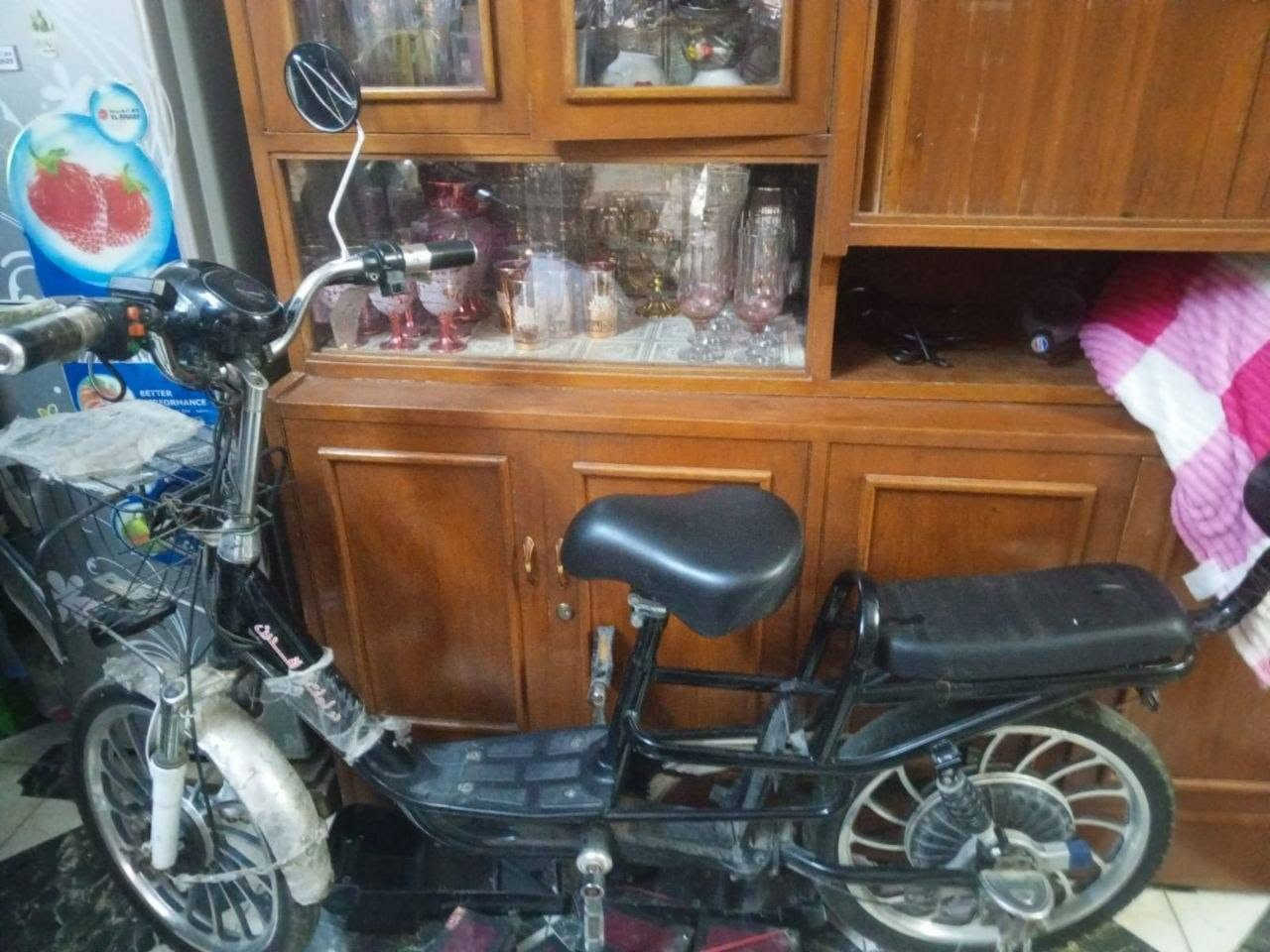 السلام عليكم دراجة شحن للبيع حجم 20 نقص بطاريات السعر 150  ثنينهن بيه مجال مكان بغداد البلديات الرقم *********** واتساب
