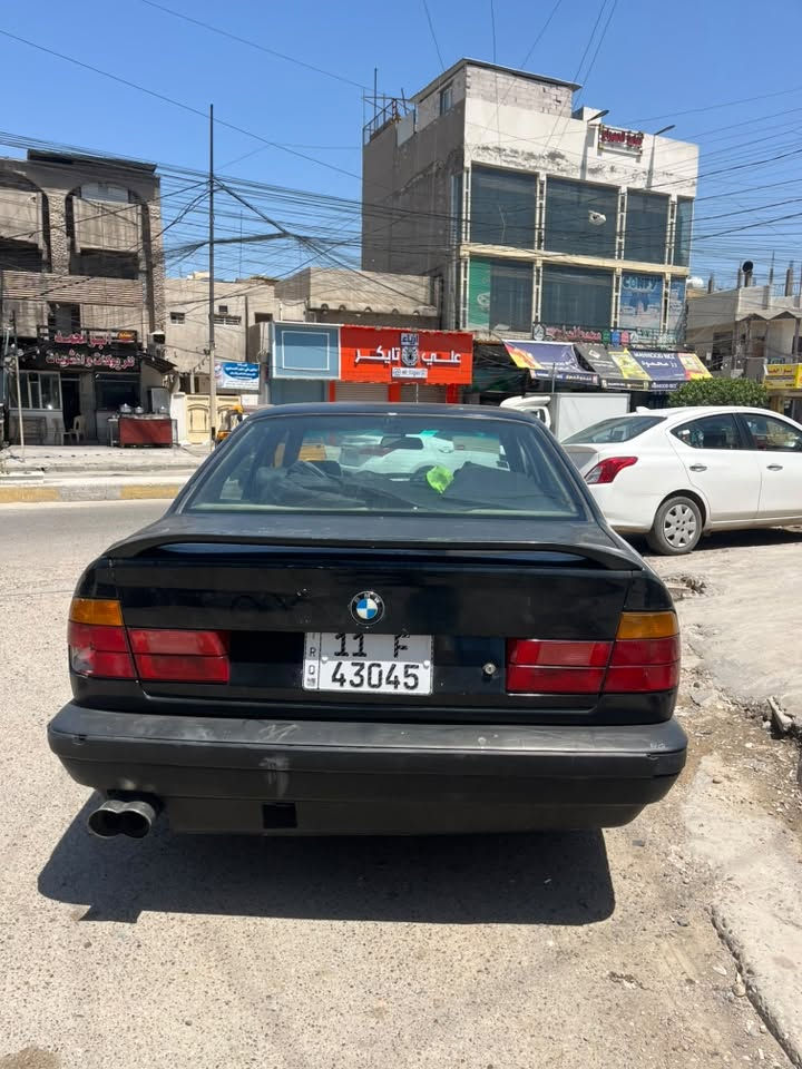 سلام عليكم bmw٥٢٥ مسكر كير عادي
رقم بغداد بسمي مكانها بغداد الحريه 
سعر 42 وبيها مجال حك الجيه واتساب ***********
