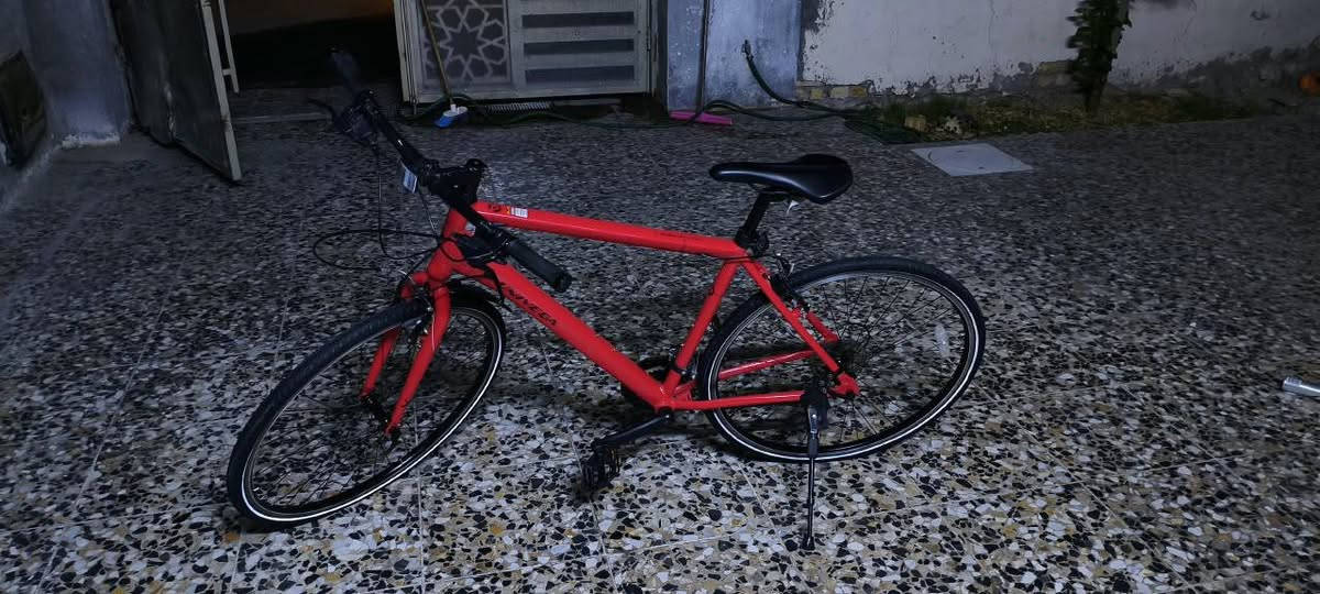 C700  Hybrid هجين
🔴دراجة الطرق السريعه
 دراجة هوائية أمريكية USA🇺🇸  من ماركة  UNIVEGA C700 
المواصفات :
المعدن المنيوم
الحجم 29
  حجم الإطارات C700
يحمل ختم كالفورنيا + مصنعيه امريكه
ستيرن عدل 
البايسكل حرفياً مشتري بس اباوع عليه و اجيب بي صمون 
ولا مفتوح ولا مصلح ولا بي اي مشكلة 
اشتريته جان عندي واهس بيه بس خربت السالفة
مكاني بغداد الشعب
للأستفسار  (200) 
(***********)
