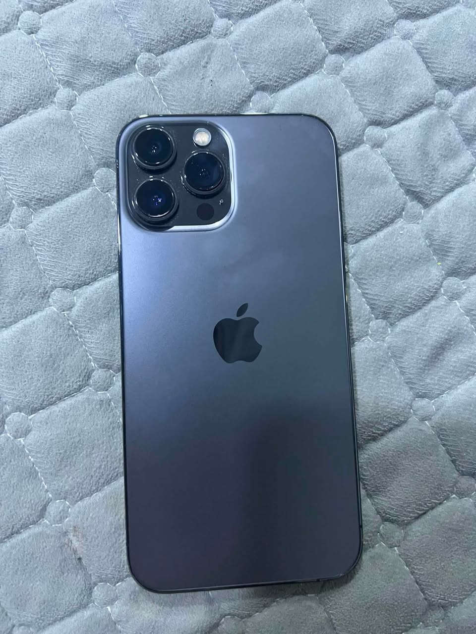 ايفون 13 pro max البطاريه 97 مرفوعه جهاز مكفول مامفتوح ولا بيه اي شخطه السعر ٧٥٠ الف و بيه مجال بسيط للاستفسار التواصل عبر الواتساب الرقم ***********
