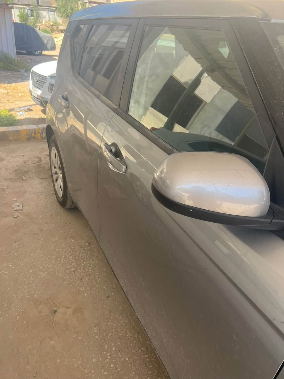 كيا صول موديل 25بدون رقم ماشيه 20الف ميل بسمي بدون أرباك والشاطئ مكفول حادثه بل الباب خلف السايق ورجع بارد وفتح دعامات وجاملغ وجن وياه ورجعن نفسهن العنوان بابل حي الجزائر ***********
