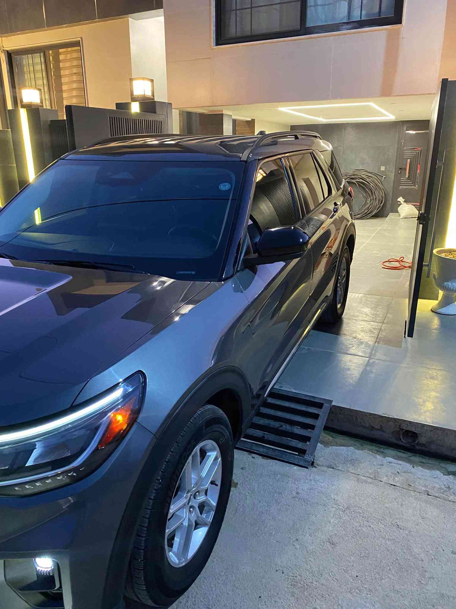 للبيع Ford Explorer Active 2025
فورد إكسبلورر Active موديل 2025 🔥

🔹 الموديل: 2025

🔹 الفئة: Active

🔹 الممشى: فقط 4,000 ميل تقريباً (حوالي 6,400 كم)

🔹 المحرك: 2.3 لتر EcoBoost تيربو

🔹 القوة: 300 حصان

🔹 القير: أوتوماتيك 10 سرعات

🔹 عدد الركاب: 3 صفوف / 7 ركاب حسب التجهيز

🔹

🔹 الباب الخلفي: كهربائي Power Liftgate

🔹 الإنارة: LED أمامية وخلفية

🔹 الجنوط: ألمنيوم

🔹 حساسات ومزايا أمان ومساعدة للسائق

🔹 كاميرا خلفية

🔹 مثبت سرعة متكيف Adaptive Cruise Control

🔹 نظام مراقبة النقطة العمياء

🔹 أنظمة تحذير ومساعدة على تجنب التصادم

🔹 Apple CarPlay + Android Auto لاسلكي

🔹 شاشة وسطية 13.2 إنچ

🔹 شاشة عدادات رقمية 12.3 إنچ

🔹 مقاعد أمامية كهربائية ومدفأة حسب التجهيز

🔹 نظام Ford Co-Pilot360 لمساعدة السائق

🔹 7 Airbags

🔹 نظام مراقبة ضغط الإطارات

🔹 فرامل ABS + أنظمة الثبات والسيطرة

🔹 3 صفوف، ومساحة داخلية واسعة ومناسبة للعائلة والسفر

✨ السيارة نظيفة جداً والممشى قليل جداً بالنسبة لموديل 2025، 

الاستفسار 

📞***********

واتس ***********
