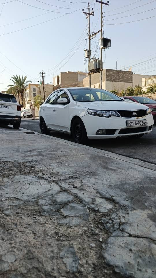 السلام عليكم للبيع كيا سيراتو٢٠١٢ خليجي السياىه مكفوله من الصبغ وتبديل ولحادث ولسونار بلمنشور سياره جاهوه كير مكينه تبريد كهرباء جله جاهزه ومكفوله سياره تبريد شاسه وبيانو شفتات ستيرن مري شفط تحكم ستيرن السعر٩٥ وبيه مجال للستفسار*********** بغداد الطالبيه بغداد, العراق
