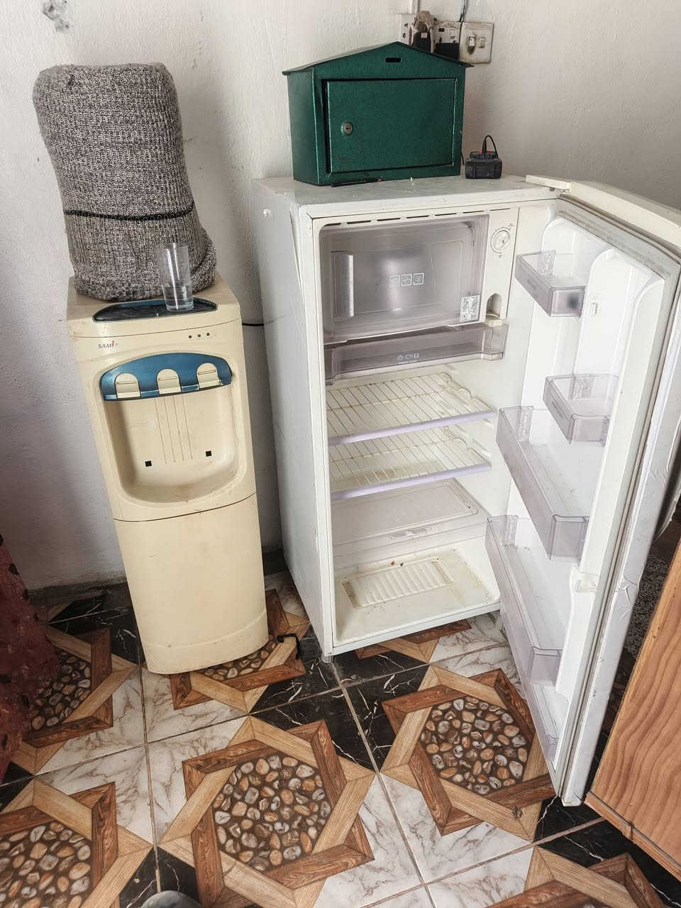 سبلت كنتوري عدد2 مكيف سبلت واحد طن
ثلاجه براد كلهن شرط الفحص 
*********** حله ابو خستاوي 
بيع مستعجل
