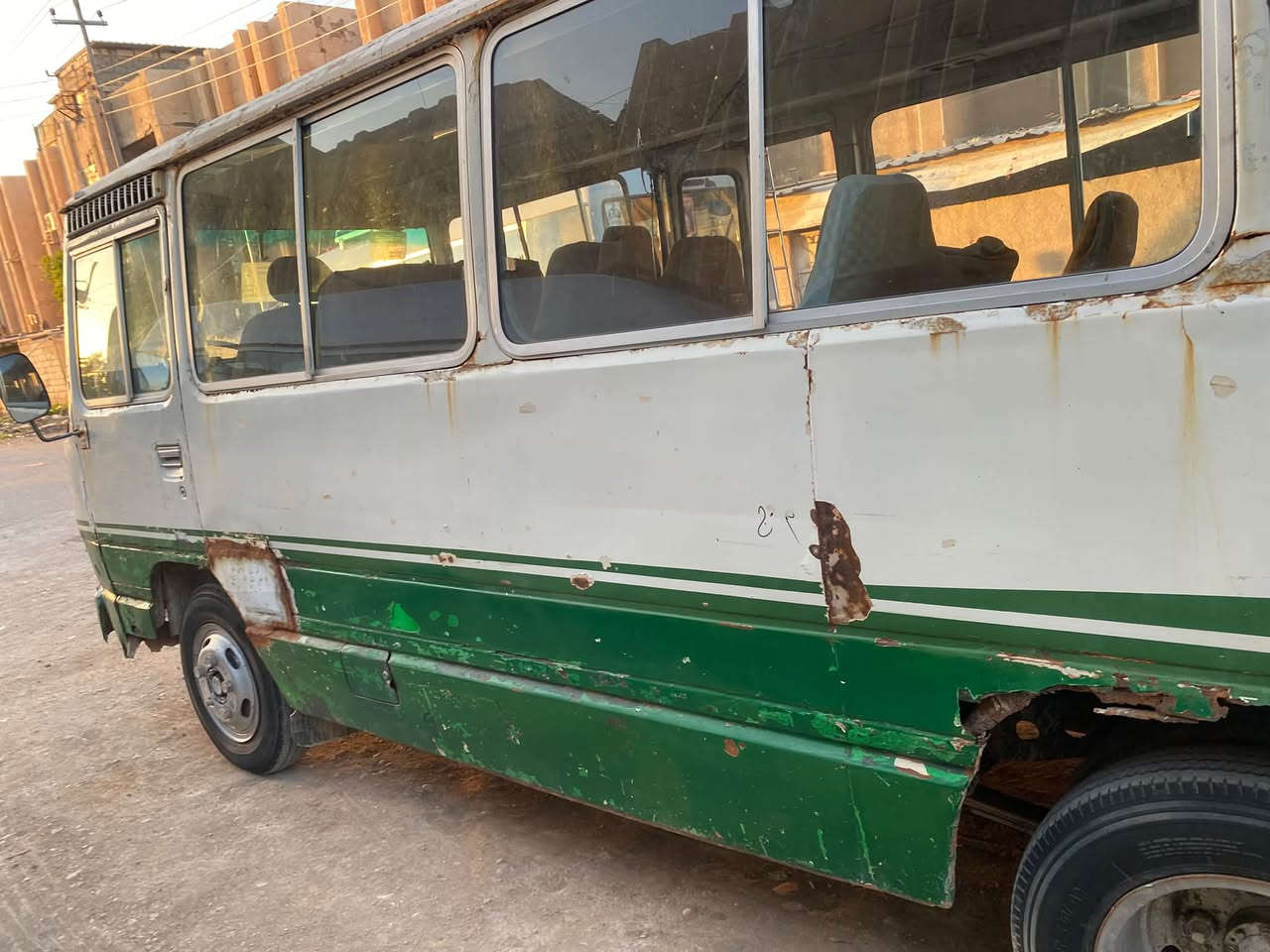 السلام عليكم كوستر موديل 83 لبيع محرّك كرنفال  بيها حصة كاز  راعي موجود السعر 3500 اوبيها مجال رقم تلفون ***********
