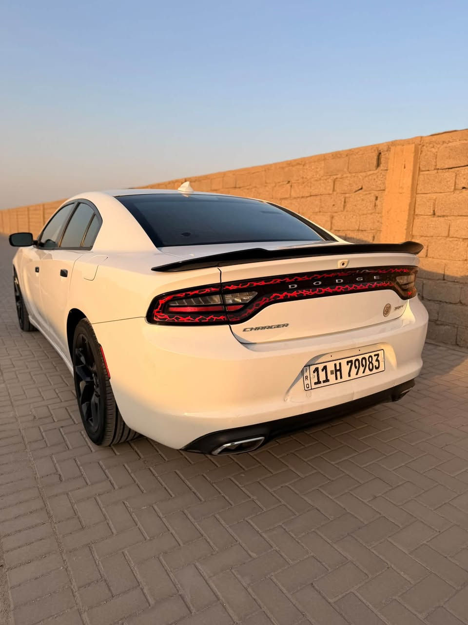 سلام عليكم
جارجر 17 اصل 
سياره داخله كفاله 
صار بيه بل عراق مدكر الامامي بارد وحافه الباب الايمن 
والايسر اربع اصابع بارد 
سياره حلوه وجديده بمعنه الكلمه 
رقم بغداد الجديد بسمنه 
فول عده الفتحه 
العنوان البصره 
السعر 190 وبيه مجال
***********

نص مكتوب في الصور:
- Tirad Khurr